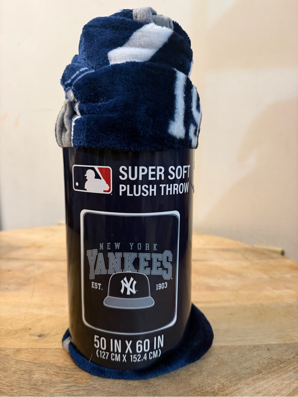MLB New York Yankees Plush Throw Blanket - Navy & White 50 x 60